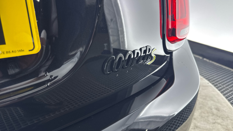 MINI Hatchback 135kW Cooper S Level 2 33kWh 3dr Auto Electric Hatchback